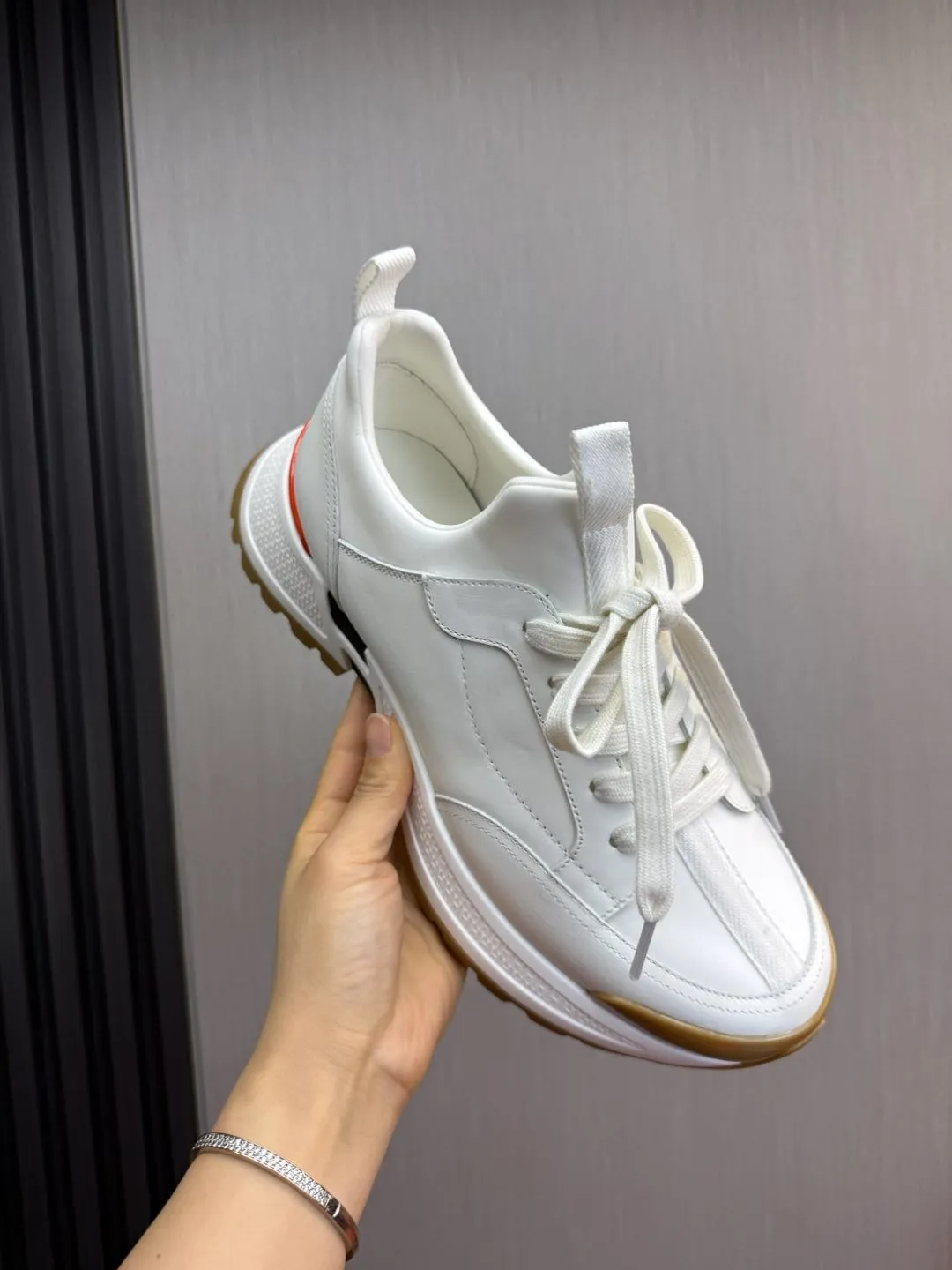 Men's men's shoes 💰780💰 HERMES/Hermès ** men's sports shoes The uppers are made of printed high-tech jersey fabric and calfskin sports shoes. The oversized sole features a geometric pattern and signature "H" detailing for an outdoor style. Black rubber sole, white rubber midsole, black and orange rubber inserts, tundra green lambskin insole, black high-tech canvas lining! Size: 39-40-41-42-43-44 (customized in 38.45)